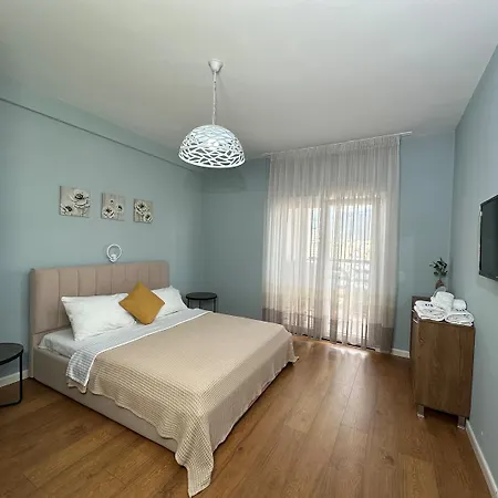 Apartment Select 5 *